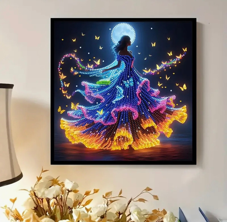 نقاشی الماسی طرح بانوی پروانه سایز 30*30